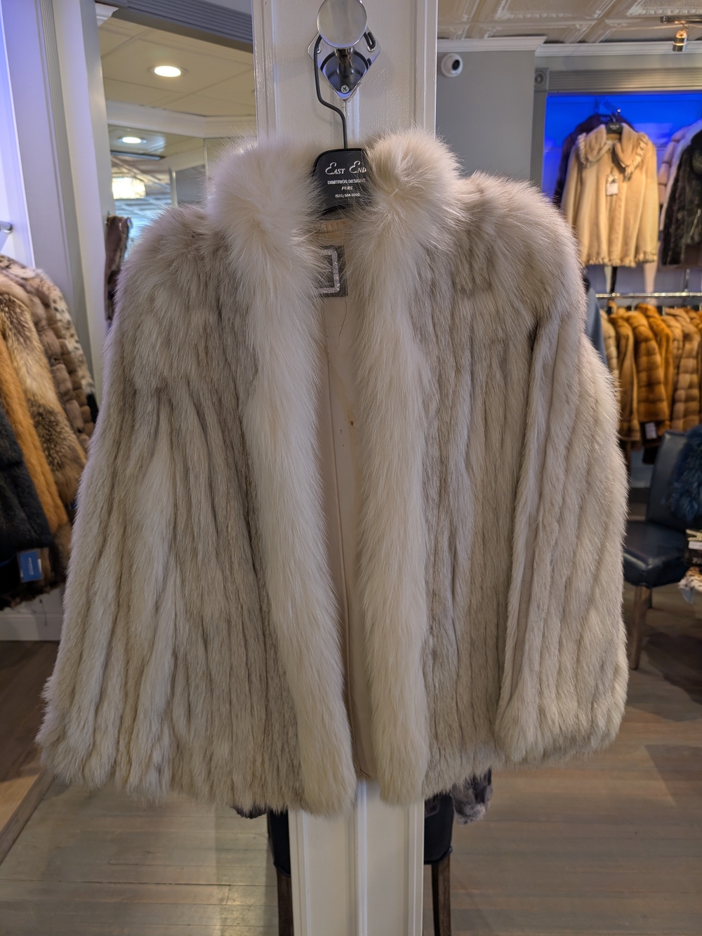 Luxurious Cream Fox  Fur Coat - Classic Elegant Jacket/ Visible Stains In Lining